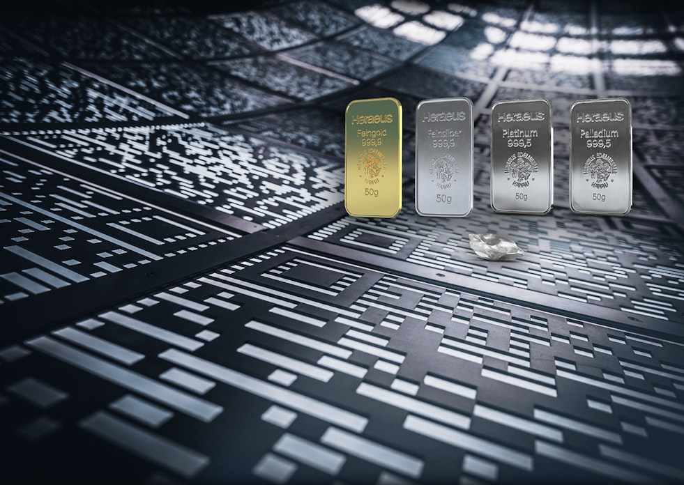 Auf der Innenseite einer Festplatte stehen die Edelmetalle und die Technologiemetalle, aus den Sparplänen von Golden Gates.
