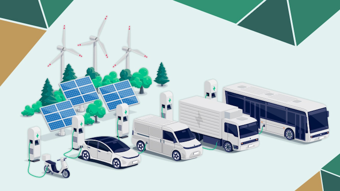 Auf diesem Bild vor einem hellblauen Hintergrund sind oben eine Windkraftanlage, eine Photovoltaikanlage sowie E-Fahrzeuge abgebildet. Einfach Geld anlegen in kritische Rohstoffe mit dem Golden Gates Sparplan Green Economy.